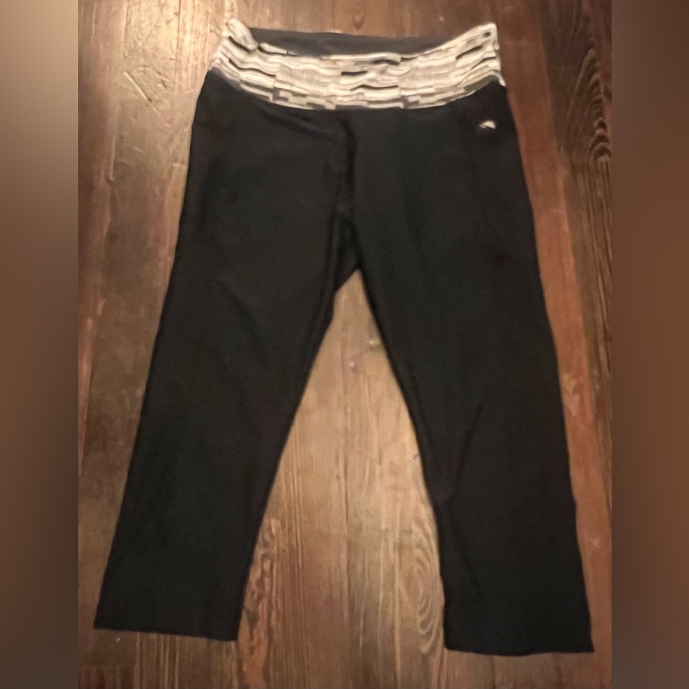 Black capri workout pants